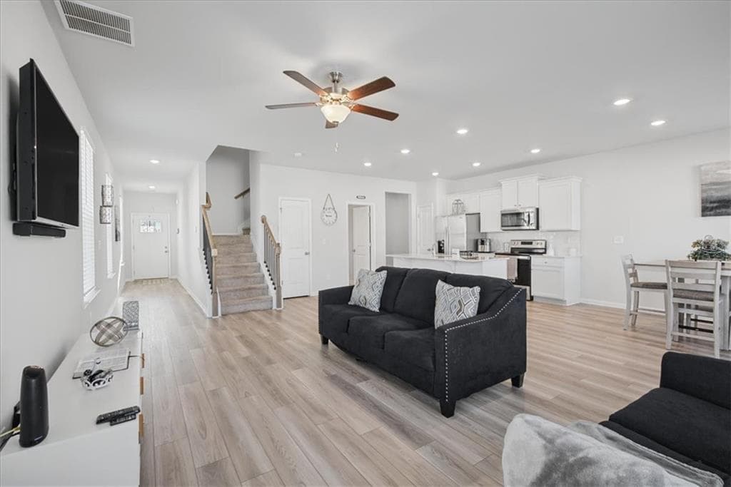 3 bedroom, 3 bathroom, 2,082 sq ft condominium for sale at 325 Heavenly Hollow Place, Mcdonough, GA 30253 — photo 8