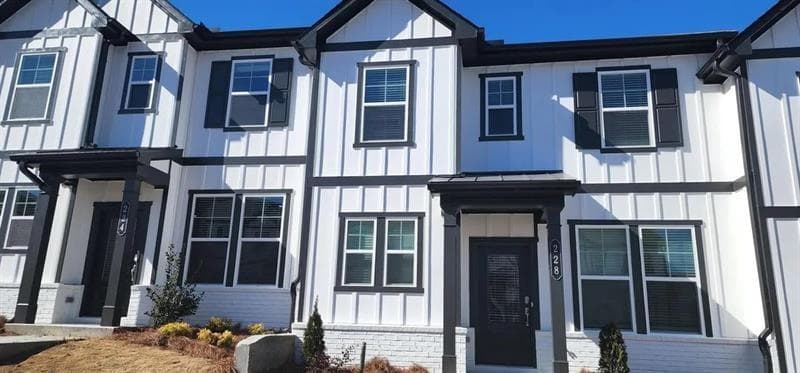 3 bedroom, 3 bathroom, 1,455 sq ft townhouse for rent at 228 banner Road, Pendergrass, GA 30567 for $1,850 a month