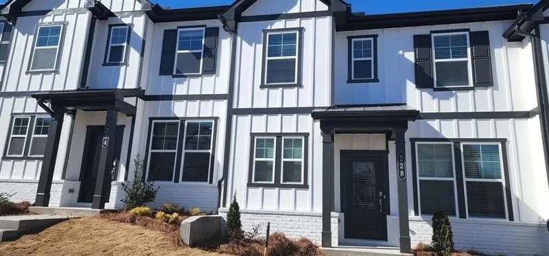 3 bedroom, 3 bathroom, 1,455 sq ft townhouse for rent at 228 banner Road, Pendergrass, GA 30567 for $1,850 a month — photo 2