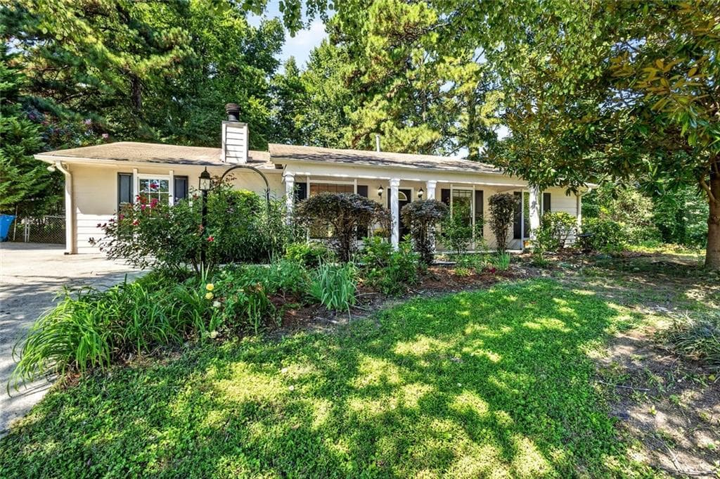 4 bedroom, 2 bathroom, 1,680 sq ft single family residence for sale at 850 The Circle, Lawrenceville, GA 30043
