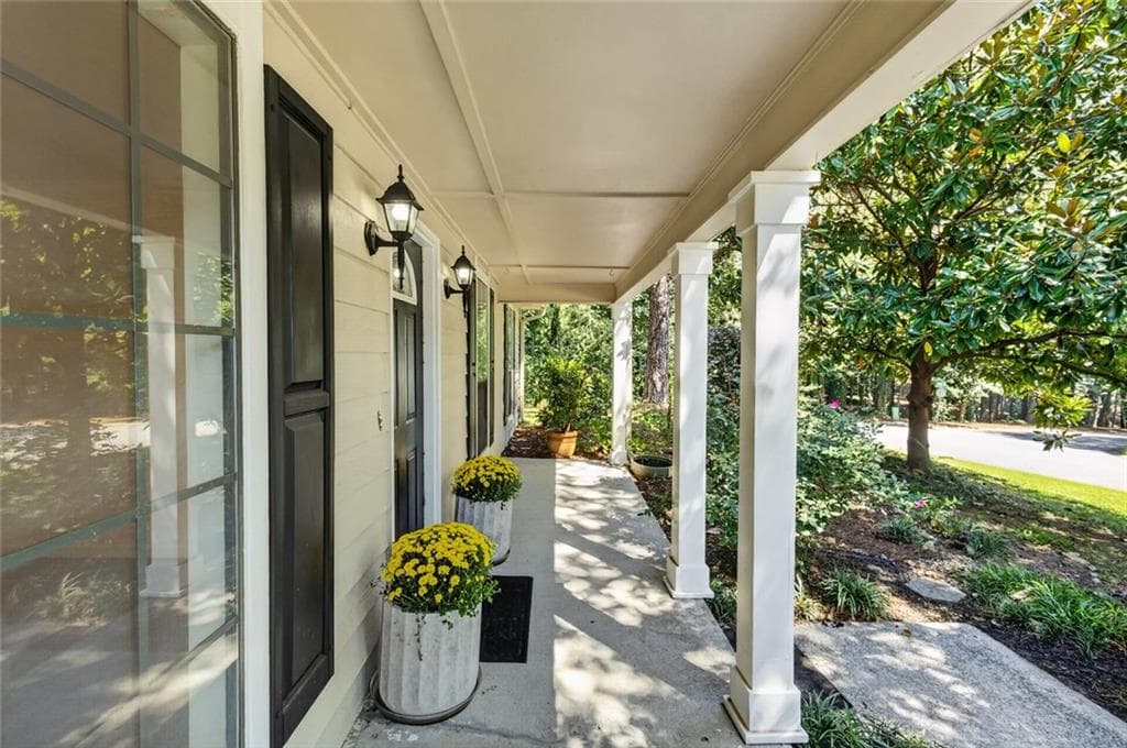 4 bedroom, 2 bathroom, 1,680 sq ft single family residence for sale at 850 The Circle, Lawrenceville, GA 30043 — photo 3