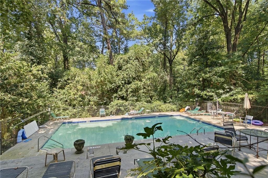 1 bedroom, 1 bathroom, 702 sq ft condominium for sale at 430 Lindbergh Drive A6, Atlanta, GA 30305 — photo 2