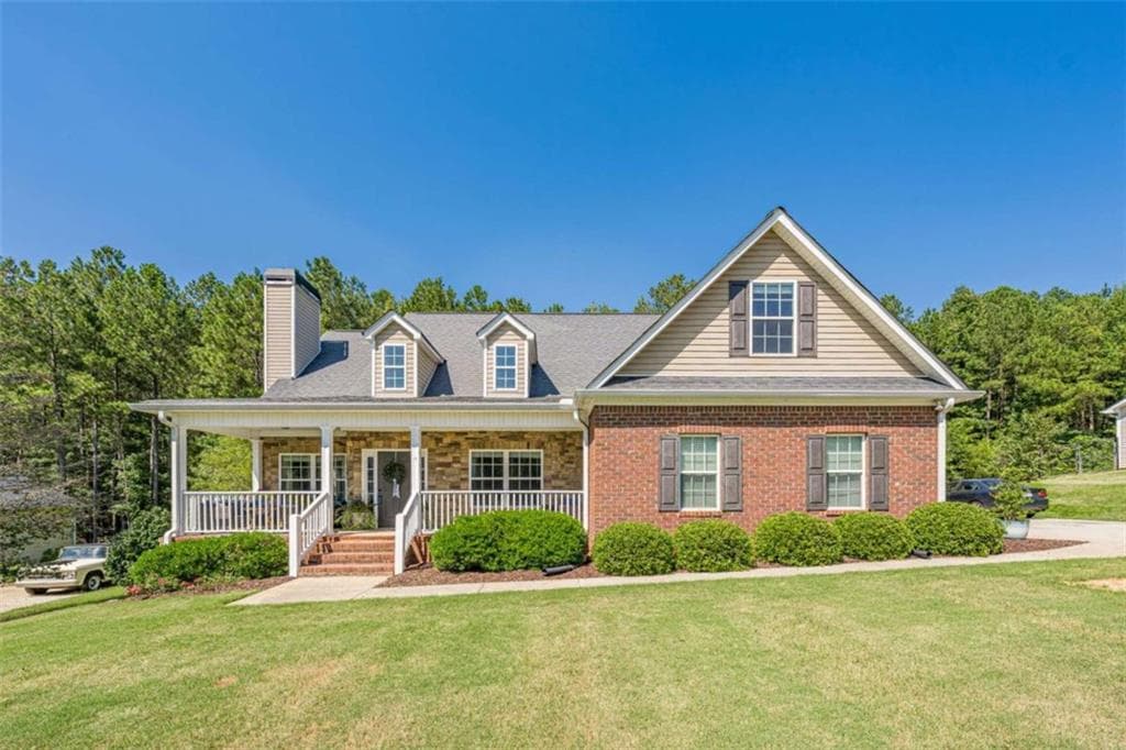 4 bedroom, 3 bathroom, 2,305 sq ft single family residence for sale at 85 Maple Leaf Drive, Oxford, GA 30054