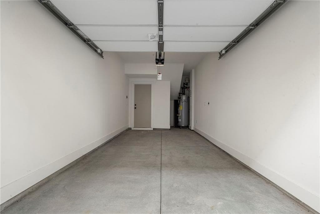 2 bedroom, 2 bathroom, 1,371 sq ft condominium for sale at 990 Bibbs Circle 34, Atlanta, GA 30318 — photo 2