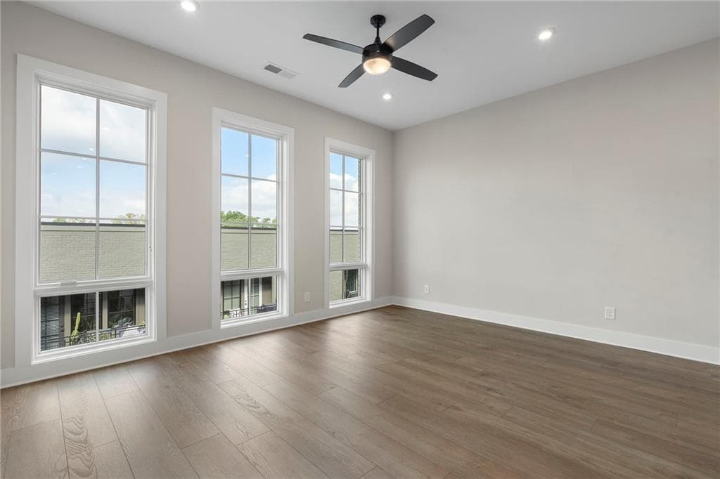 2 bedroom, 2 bathroom, 1,371 sq ft condominium for sale at 990 Bibbs Circle 34, Atlanta, GA 30318 — photo 3