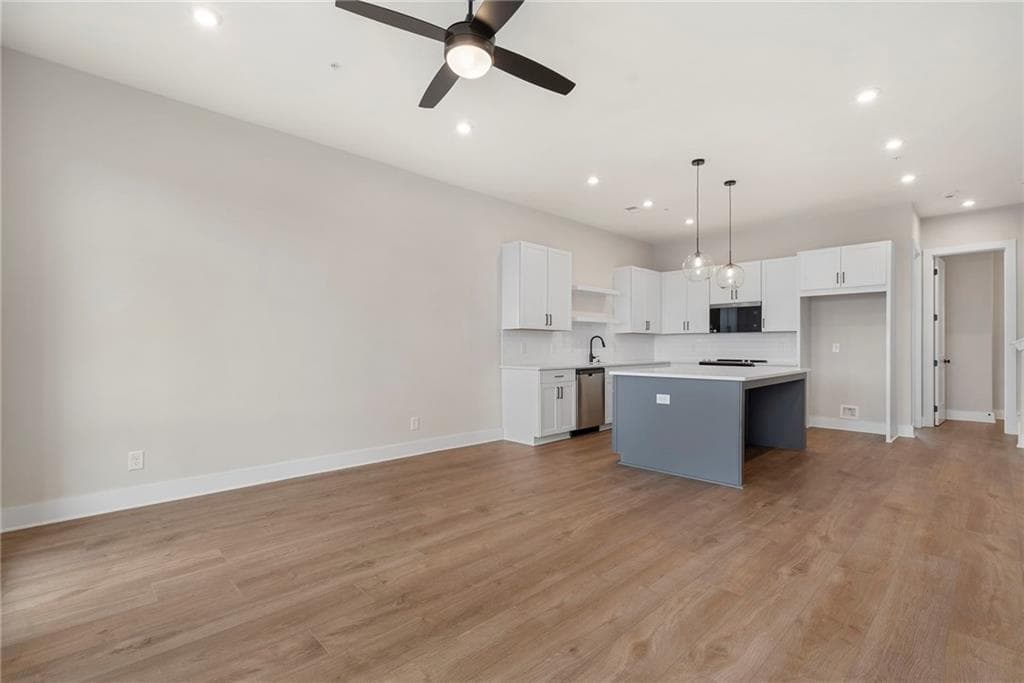 2 bedroom, 2 bathroom, 1,371 sq ft condominium for sale at 990 Bibbs Circle 34, Atlanta, GA 30318 — photo 4