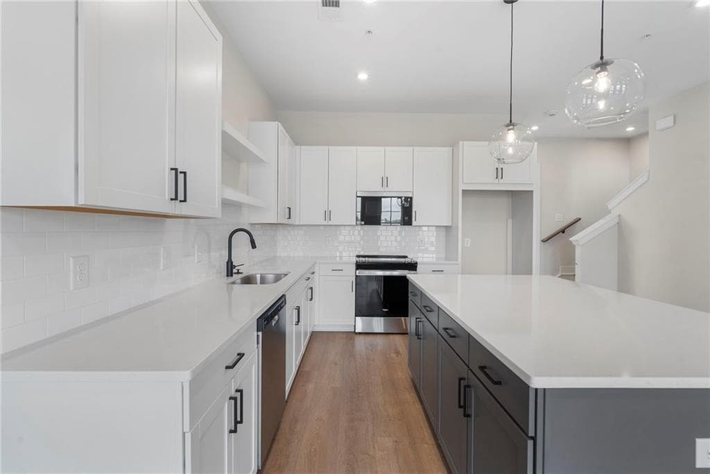 2 bedroom, 2 bathroom, 1,371 sq ft condominium for sale at 990 Bibbs Circle 34, Atlanta, GA 30318 — photo 8