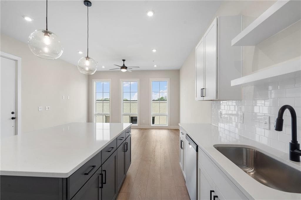 2 bedroom, 2 bathroom, 1,371 sq ft condominium for sale at 990 Bibbs Circle 34, Atlanta, GA 30318 — photo 9