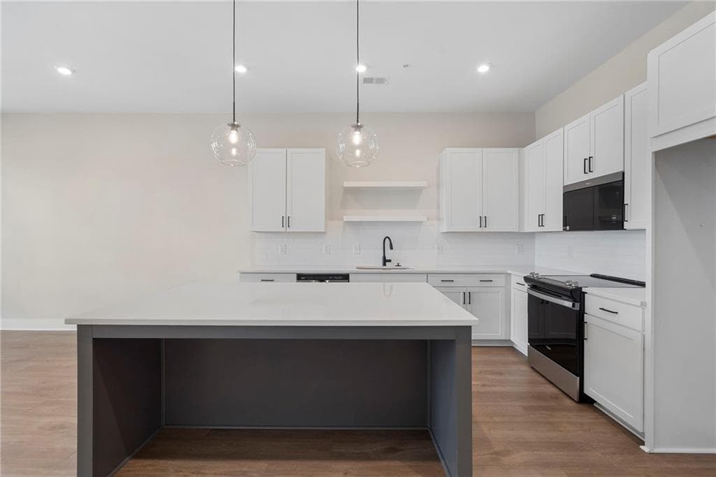 2 bedroom, 2 bathroom, 1,371 sq ft condominium for sale at 990 Bibbs Circle 34, Atlanta, GA 30318 — photo 10