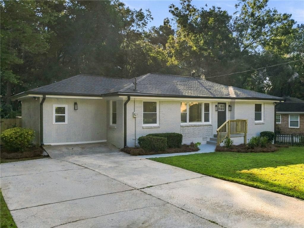 4 bedroom, 3 bathroom, 1,338 sq ft single family residence for sale at 2162 Holly Hill Drive, Decatur, GA 30032 — photo 3