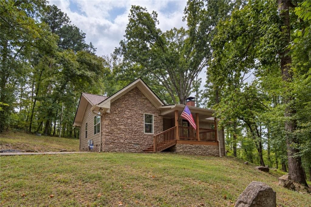 1 bedroom, 1 bathroom, 978 sq ft single family residence for sale at 7615 Whitmire Road, Cumming, GA 30028 — photo 1 of 37