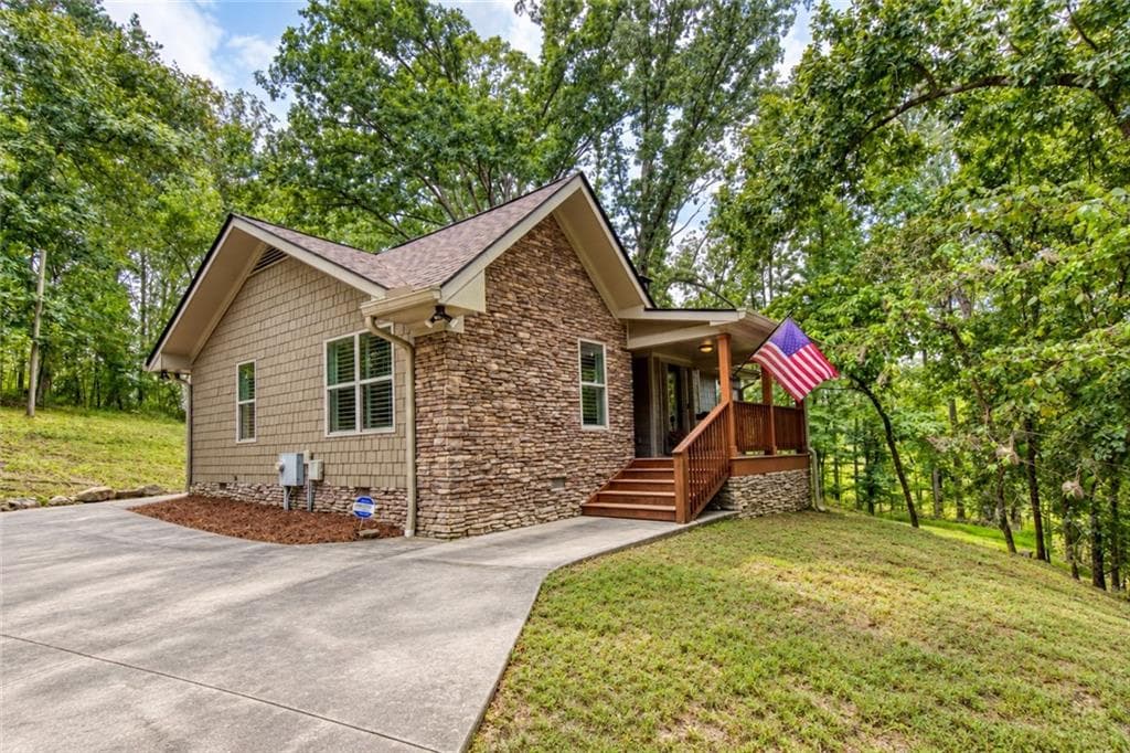 1 bedroom, 1 bathroom, 978 sq ft single family residence for sale at 7615 Whitmire Road, Cumming, GA 30028 — photo 2