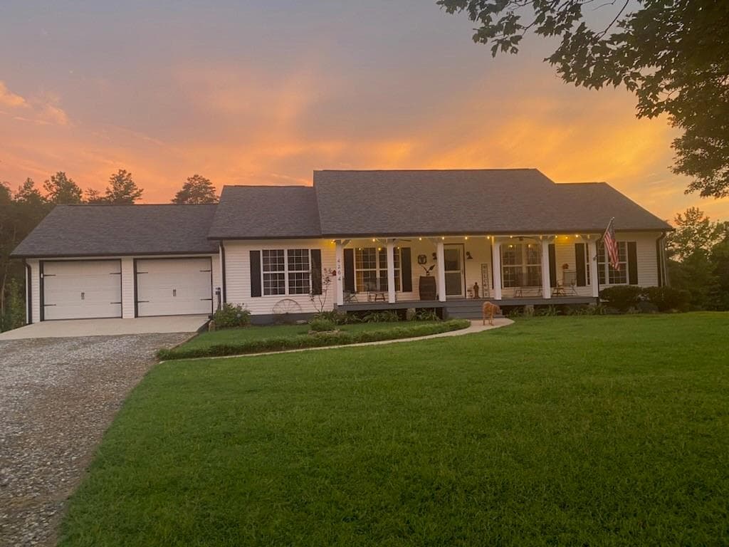 4 bedroom, 3 bathroom, 2,968 sq ft single family residence for sale at 4264 Highway 105, Baldwin, GA 30511