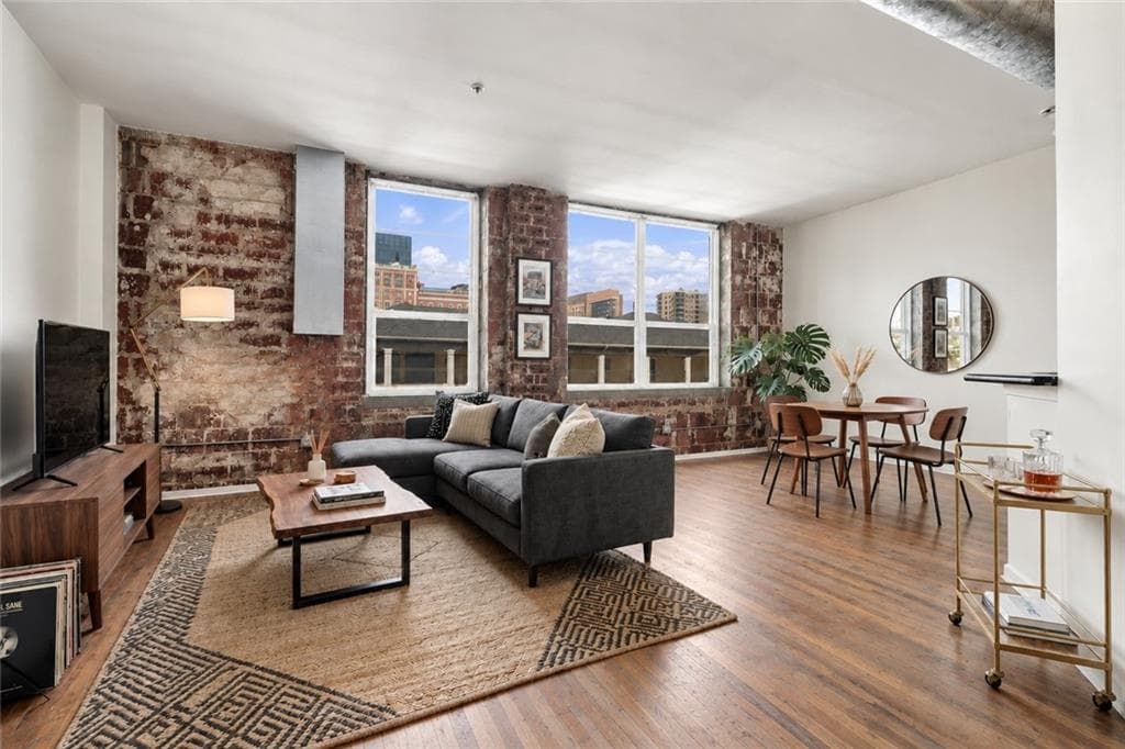 1 bedroom, 1 bathroom, 927 sq ft condominium for sale at 800 Peachtree Street 8310, Atlanta, GA 30308