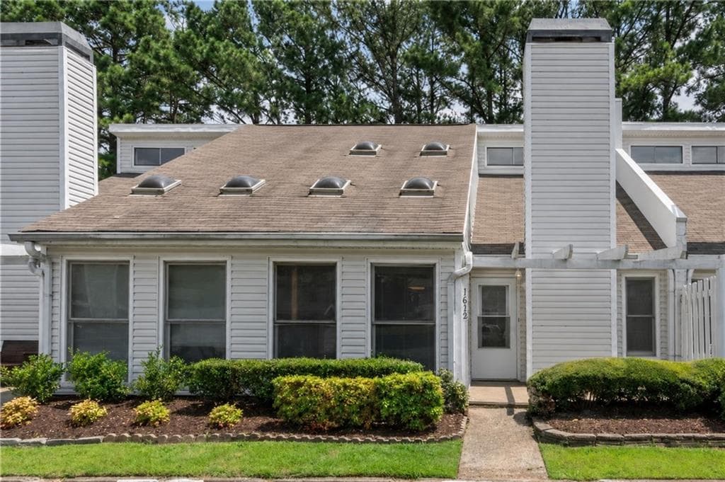 3 bedroom, 2 bathroom, 1,346 sq ft condominium for rent at 1622 Homestead Trail, Alpharetta, GA 30004 for $2,100 a month — photo 1 of 23