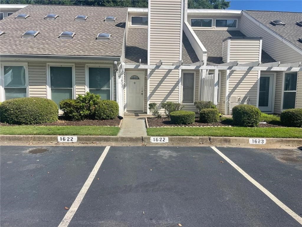 3 bedroom, 2 bathroom, 1,346 sq ft condominium for rent at 1622 Homestead Trail, Alpharetta, GA 30004 for $2,100 a month — photo 2