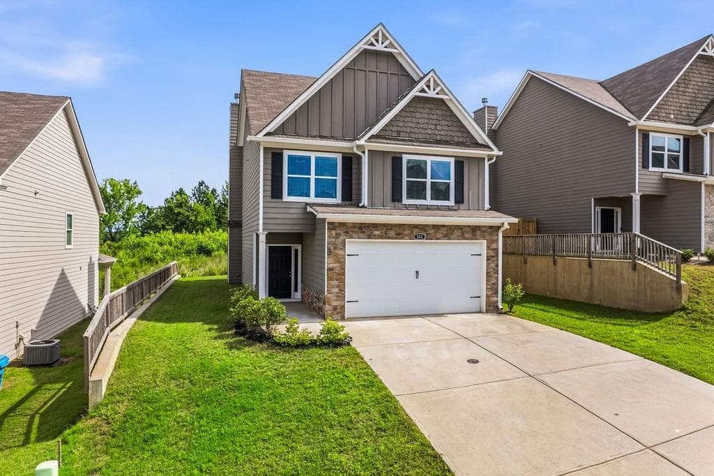 4 bedroom, 3 bathroom, 1,866 sq ft single family residence for sale at 321 Melody Lane, Cartersville, GA 30121 — photo 2