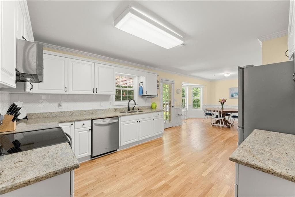4 bedroom, 3 bathroom, 4,156 sq ft single family residence for sale at 207 Nugget Trail, Braselton, GA 30517 — photo 6