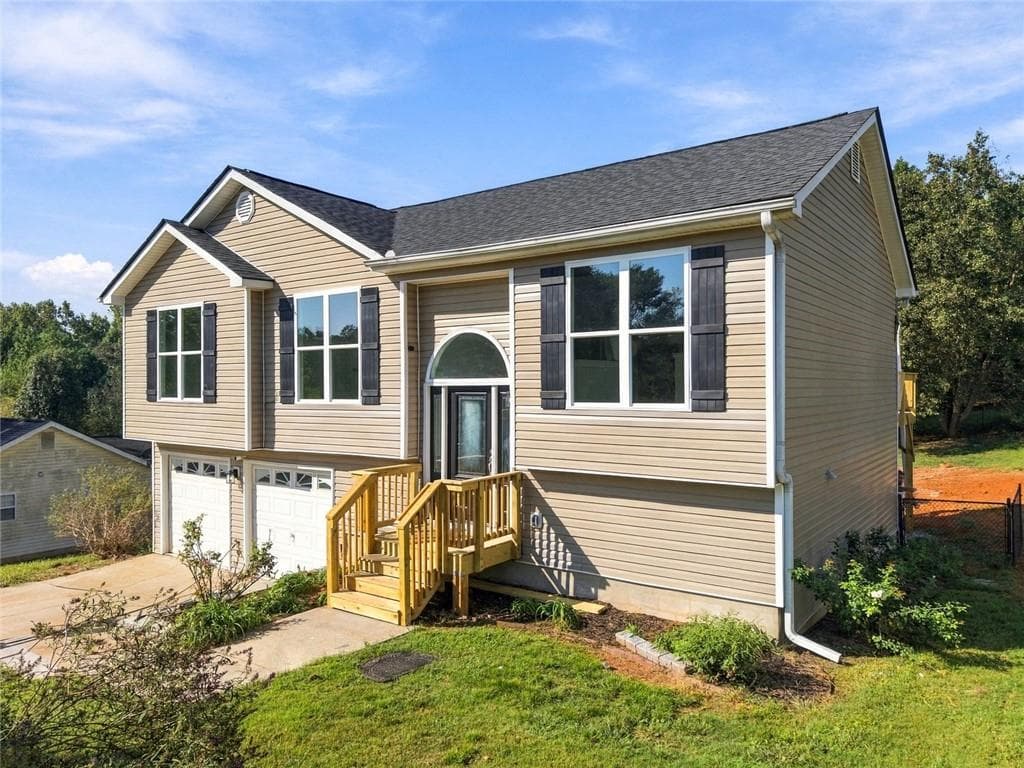 3 bedroom, 2 bathroom, 2,392 sq ft single family residence for sale at 6035 Daffodil Drive, Flowery Branch, GA 30542 — photo 2