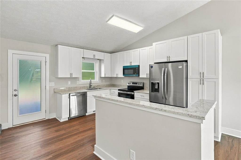 3 bedroom, 2 bathroom, 2,392 sq ft single family residence for sale at 6035 Daffodil Drive, Flowery Branch, GA 30542 — photo 7