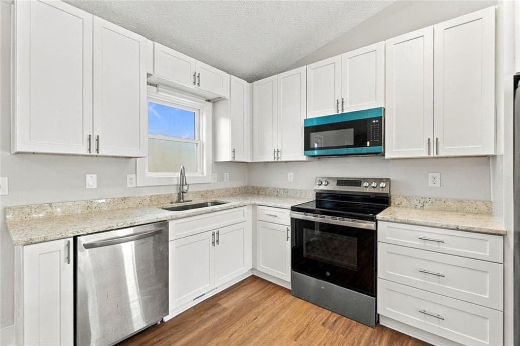 3 bedroom, 2 bathroom, 2,392 sq ft single family residence for sale at 6035 Daffodil Drive, Flowery Branch, GA 30542 — photo 9