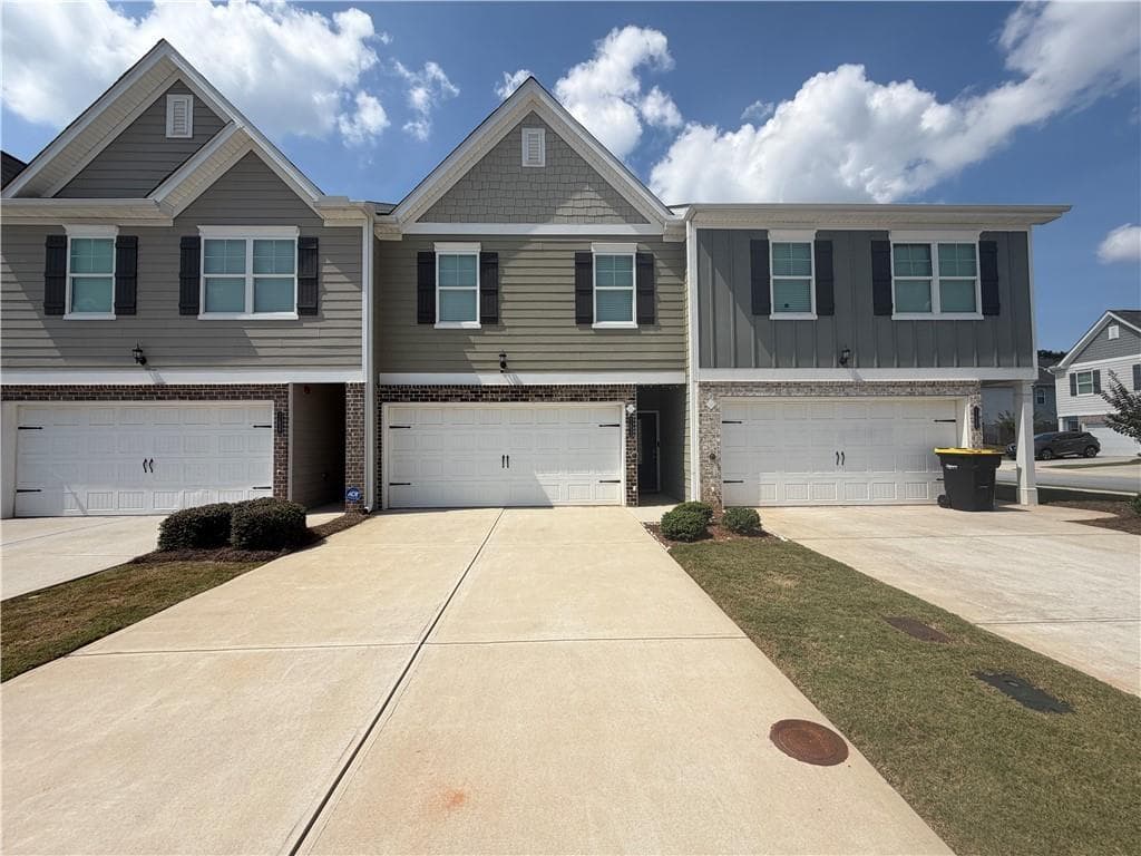 3 bedroom, 3 bathroom, 1,568 sq ft townhouse for sale at 11633 Mendenhall Court, Hampton, GA 30228
