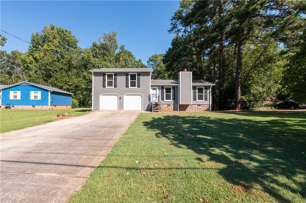 3 bedroom, 2 bathroom, 1,348 sq ft single family residence for sale at 1119 Blazing Ridge, Lawrenceville, GA 30046