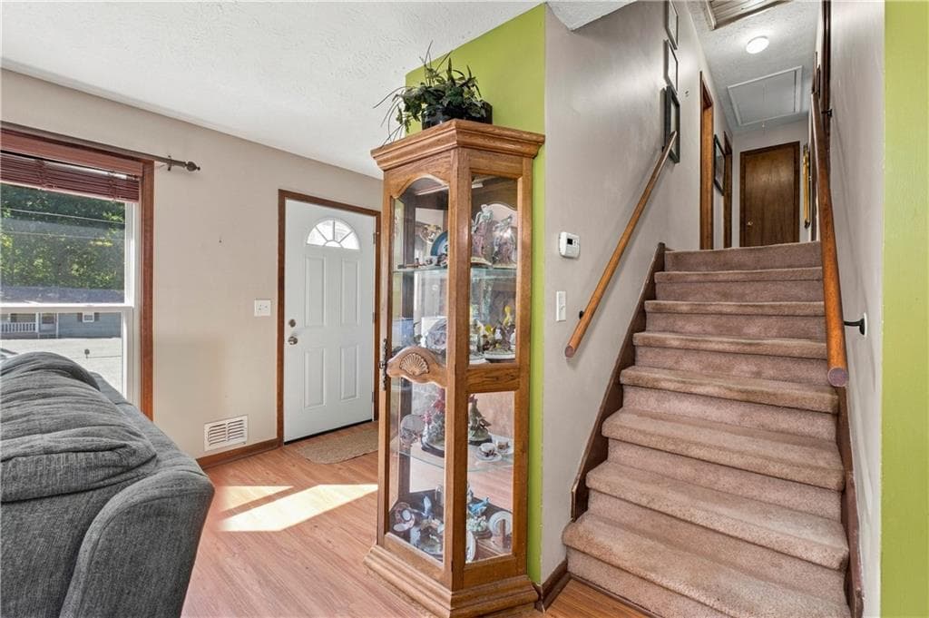 3 bedroom, 2 bathroom, 1,348 sq ft single family residence for sale at 1119 Blazing Ridge, Lawrenceville, GA 30046 — photo 5