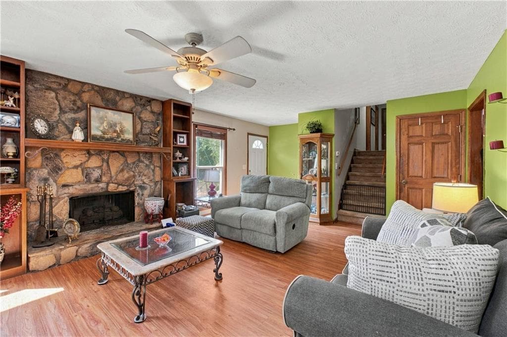 3 bedroom, 2 bathroom, 1,348 sq ft single family residence for sale at 1119 Blazing Ridge, Lawrenceville, GA 30046 — photo 8