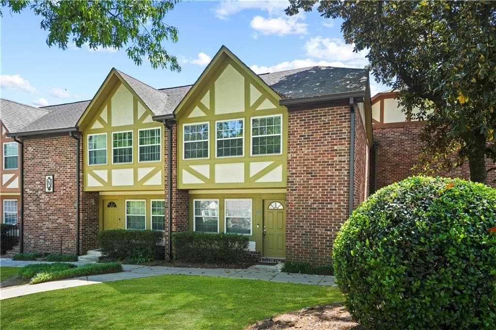 2 bedroom, 3 bathroom, 1,363 sq ft townhouse for rent at 2825 Northeast Expressway N4, Atlanta, GA 30345 for $2,200 a month
