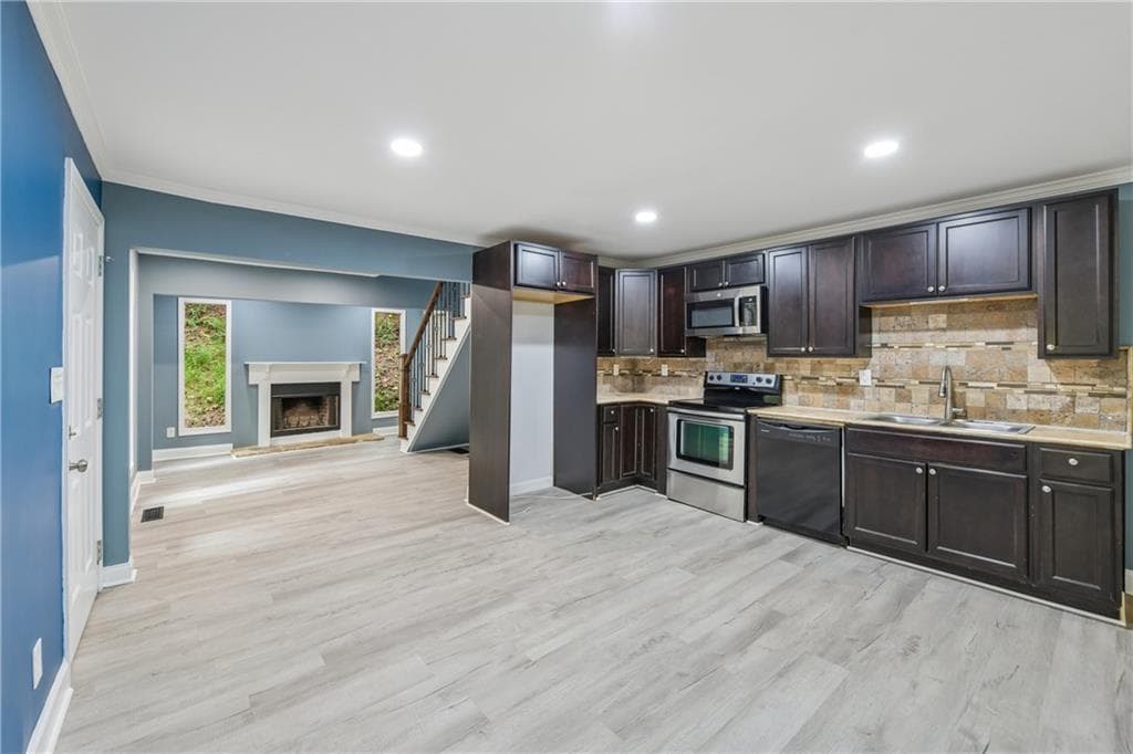 3 bedroom, 2 bathroom, 1,386 sq ft single family residence for sale at 1370 Eaglecreek Trail, Cumming, GA 30041 — photo 2