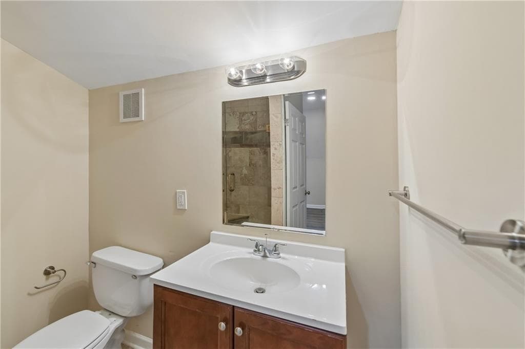 3 bedroom, 2 bathroom, 1,386 sq ft single family residence for sale at 1370 Eaglecreek Trail, Cumming, GA 30041 — photo 10