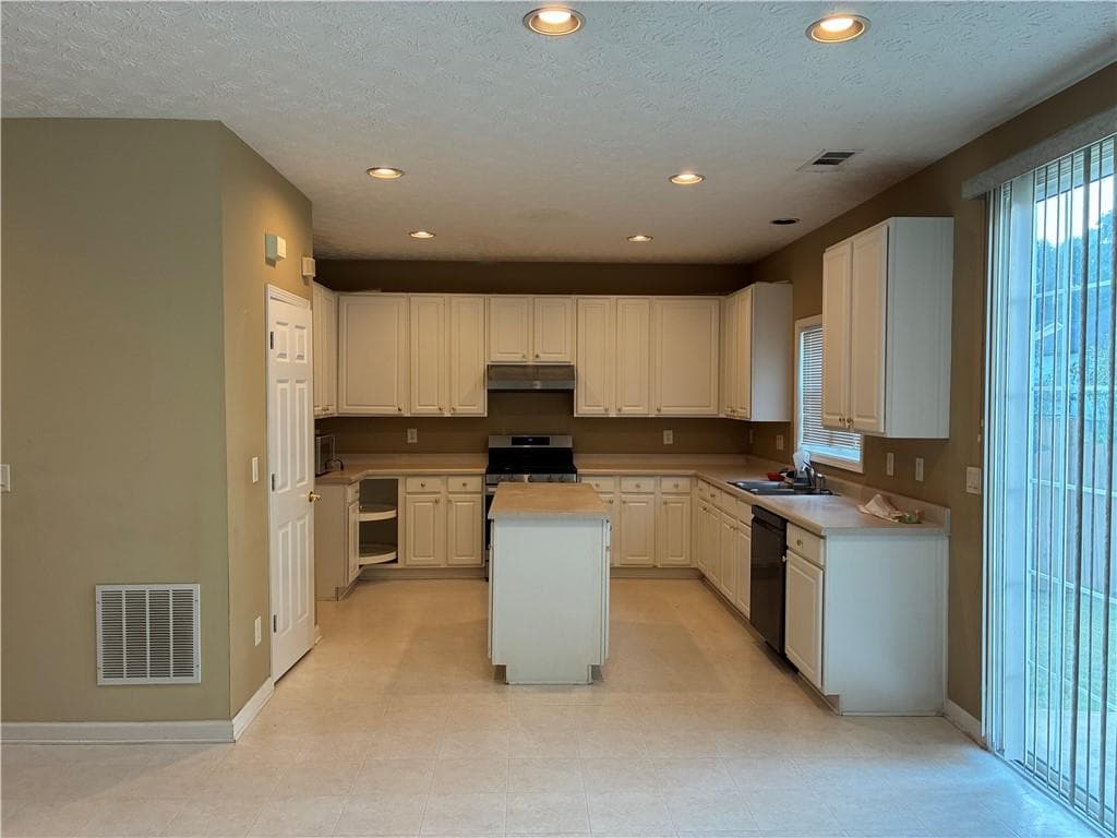 4 bedroom, 3 bathroom, 2,518 sq ft single family residence for sale at 752 Grey Rock Road, Norcross, GA 30093 — photo 4