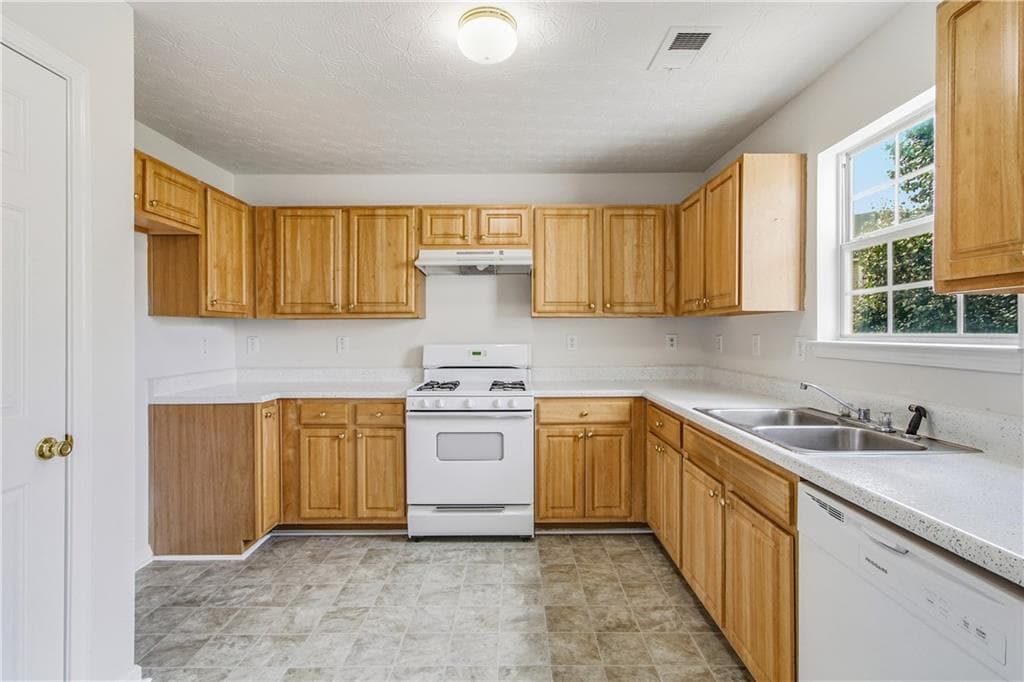 4 bedroom, 3 bathroom, 2,144 sq ft single family residence for sale at 2571 S Hills, Riverdale, GA 30296 — photo 8
