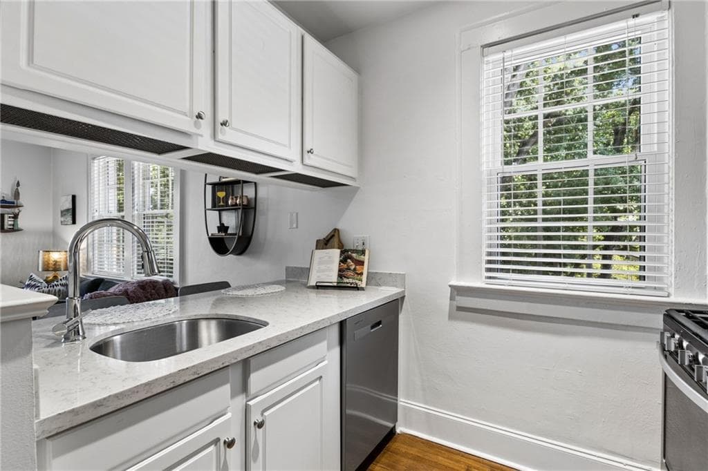 1 bedroom, 1 bathroom, 729 sq ft condominium for sale at 824 Greenwood Avenue 11, Atlanta, GA 30306 — photo 4