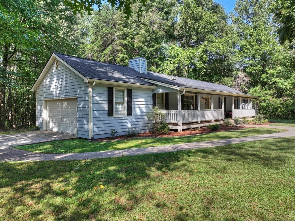 3 bedroom, 2 bathroom, 1,720 sq ft single family residence for sale at 46 White Oak Drive, Talking Rock, GA 30175 — photo 2