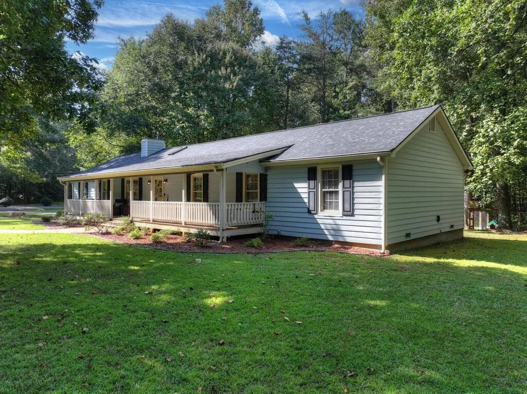 3 bedroom, 2 bathroom, 1,720 sq ft single family residence for sale at 46 White Oak Drive, Talking Rock, GA 30175 — photo 4