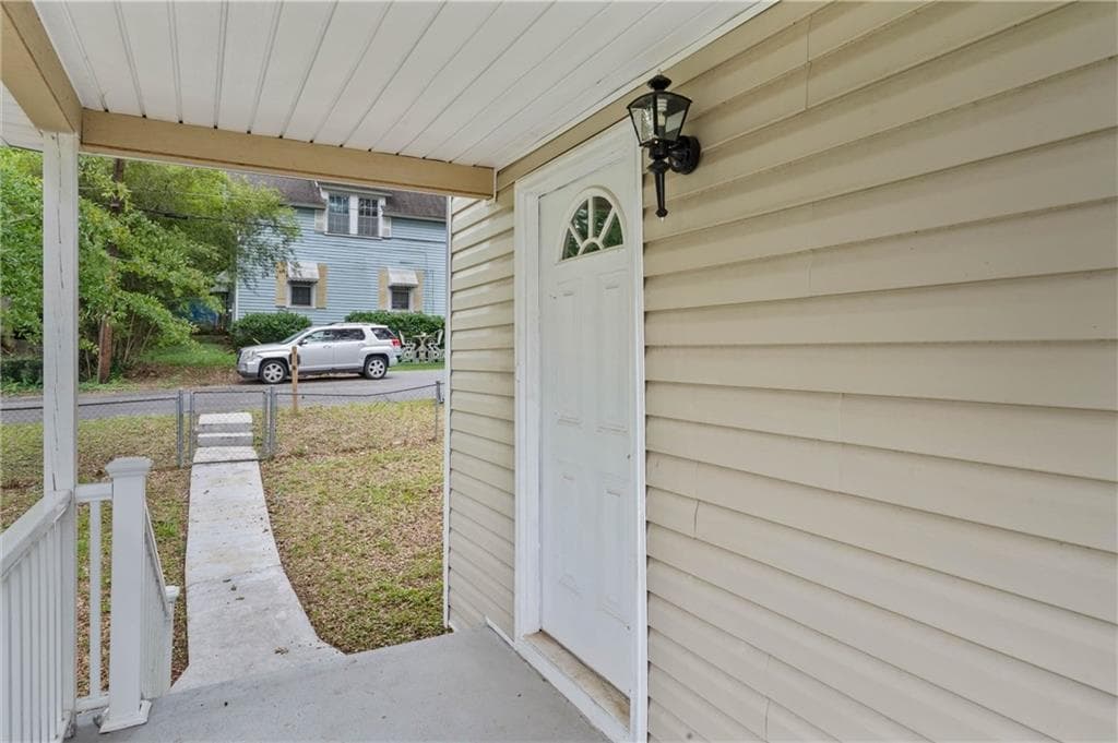 3 bedroom, 2 bathroom, 1,294 sq ft single family residence for sale at 13 Hillside Avenue, Lindale, GA 30161 — photo 2