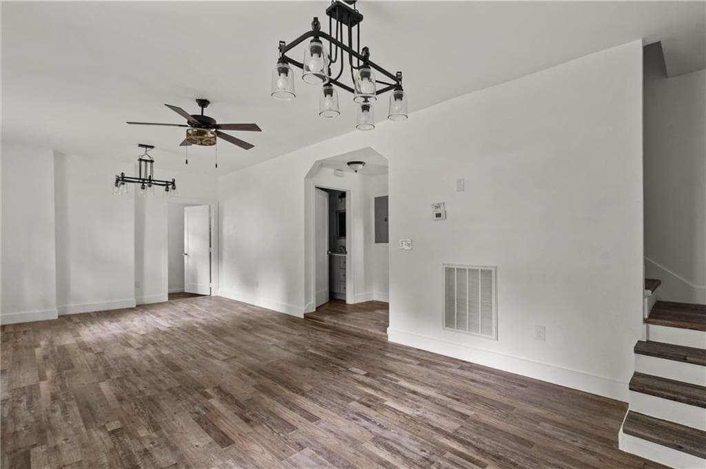 3 bedroom, 2 bathroom, 1,294 sq ft single family residence for sale at 13 Hillside Avenue, Lindale, GA 30161 — photo 3
