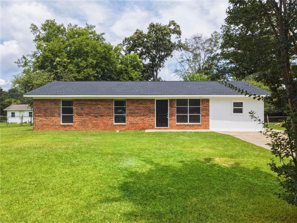 4 bedroom, 2 bathroom, 1,432 sq ft single family residence for sale at 19 Lindsey Drive, Rome, GA 30165