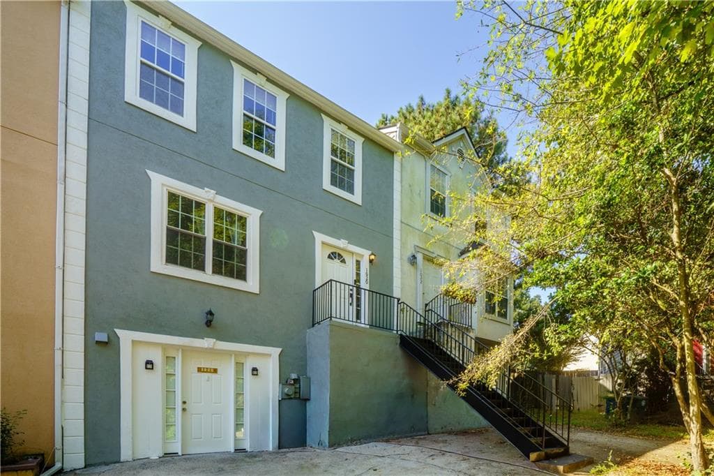 3 bedroom, 4 bathroom, 1,408 sq ft townhouse for sale at 1020 Plantation Way, Kennesaw, GA 30144 — photo 1 of 34