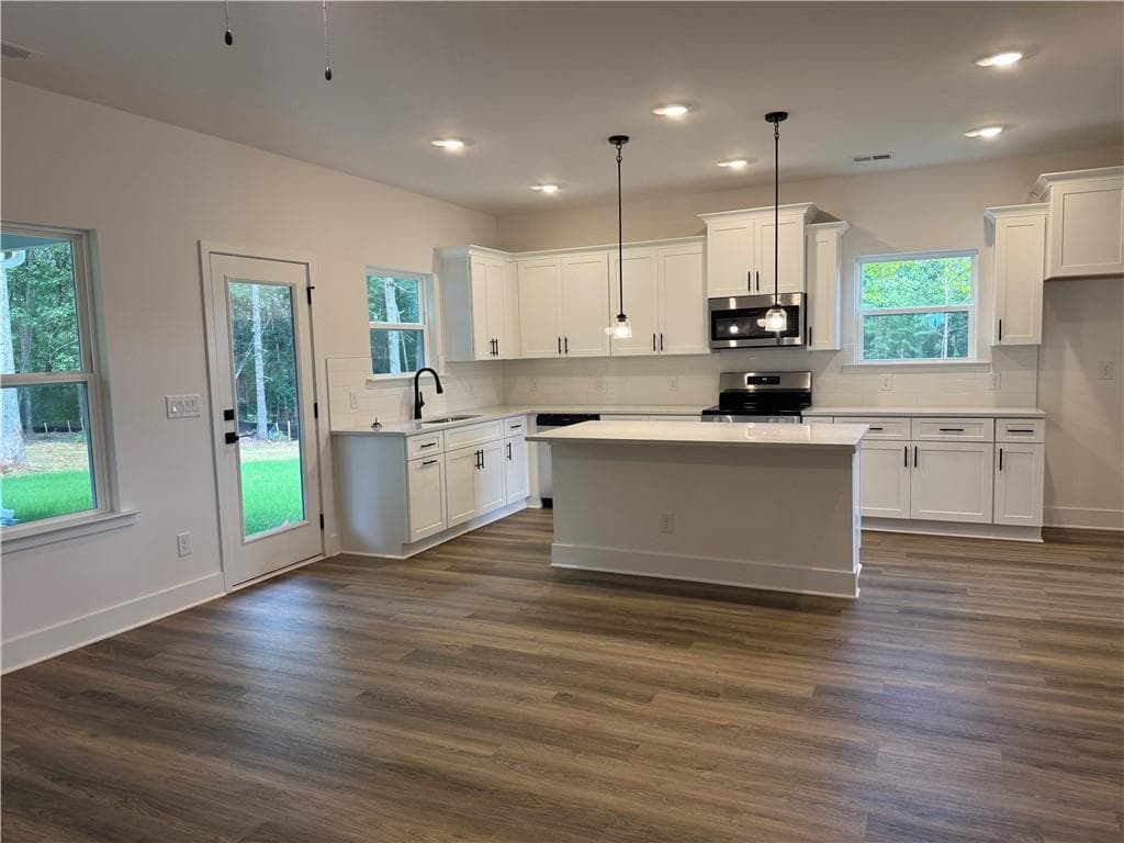5 bedroom, 4 bathroom, 2,628 sq ft single family residence for sale at 181 Blackberry Court, Pendergrass, GA 30567 — photo 8