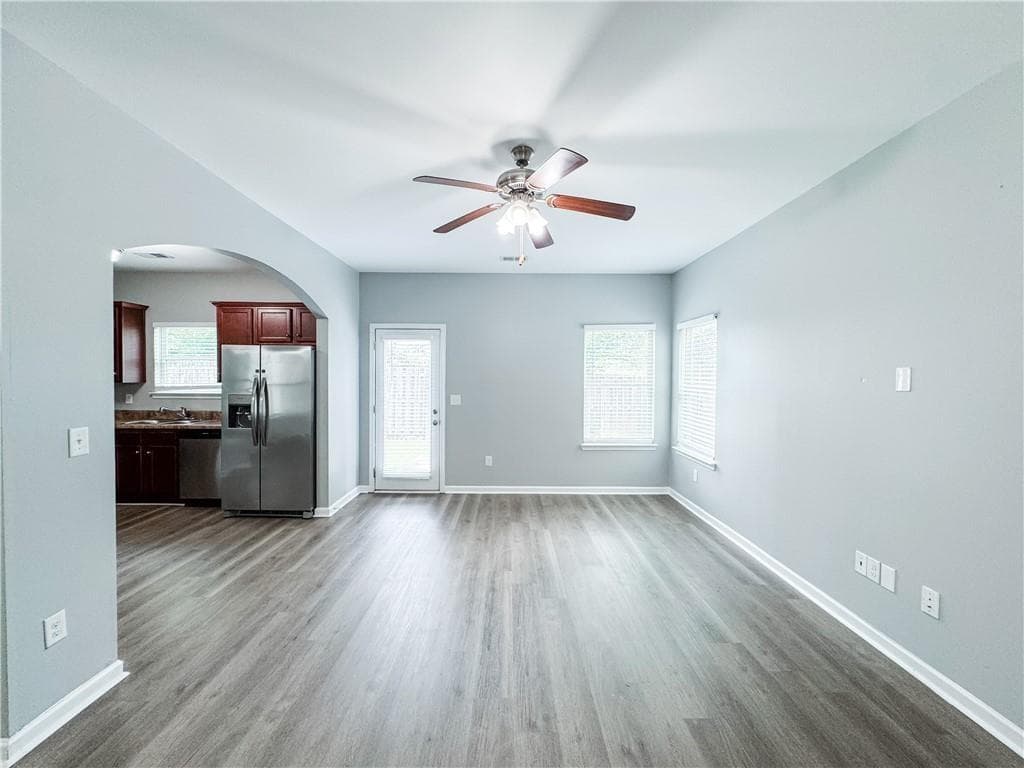 3 bedroom, 3 bathroom, 1,704 sq ft single family residence under contract at 3140 Broadleaf Trail, Fairburn, GA 30213 — photo 3