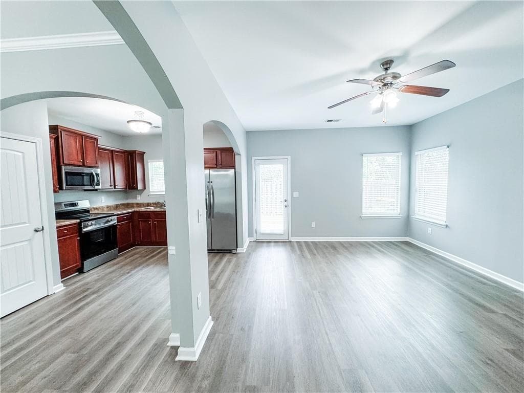 3 bedroom, 3 bathroom, 1,704 sq ft single family residence under contract at 3140 Broadleaf Trail, Fairburn, GA 30213 — photo 4