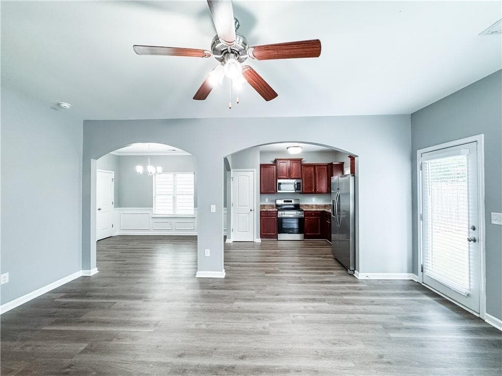 3 bedroom, 3 bathroom, 1,704 sq ft single family residence under contract at 3140 Broadleaf Trail, Fairburn, GA 30213 — photo 6