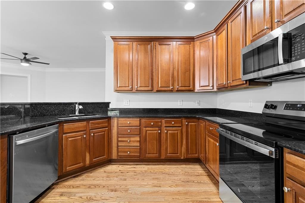 4 bedroom, 4 bathroom, 3,489 sq ft townhouse for sale at 155 Highwoods Parkway, Newnan, GA 30265 — photo 4