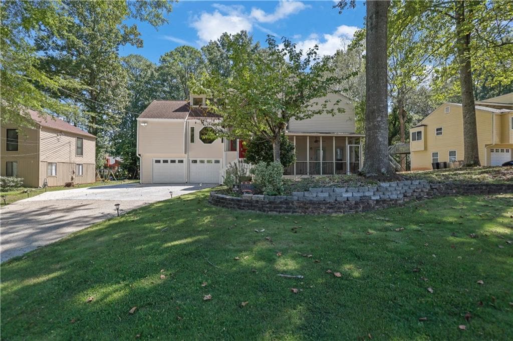 5 bedroom, 3 bathroom, 2,348 sq ft single family residence for sale at 3956 Viewpoint Court, Marietta, GA 30066 — photo 2