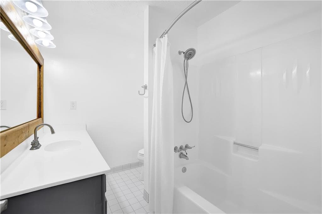 5 bedroom, 3 bathroom, 2,348 sq ft single family residence for sale at 3956 Viewpoint Court, Marietta, GA 30066 — photo 10