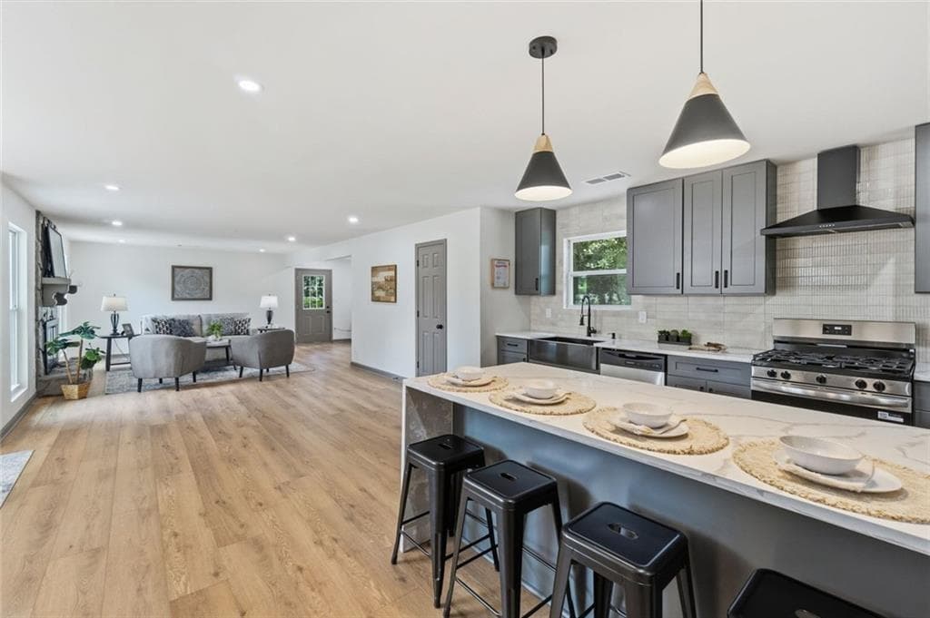 3 bedroom, 2 bathroom, 1,628 sq ft single family residence for sale at 978 Hilltop Court, Lawrenceville, GA 30045 — photo 4