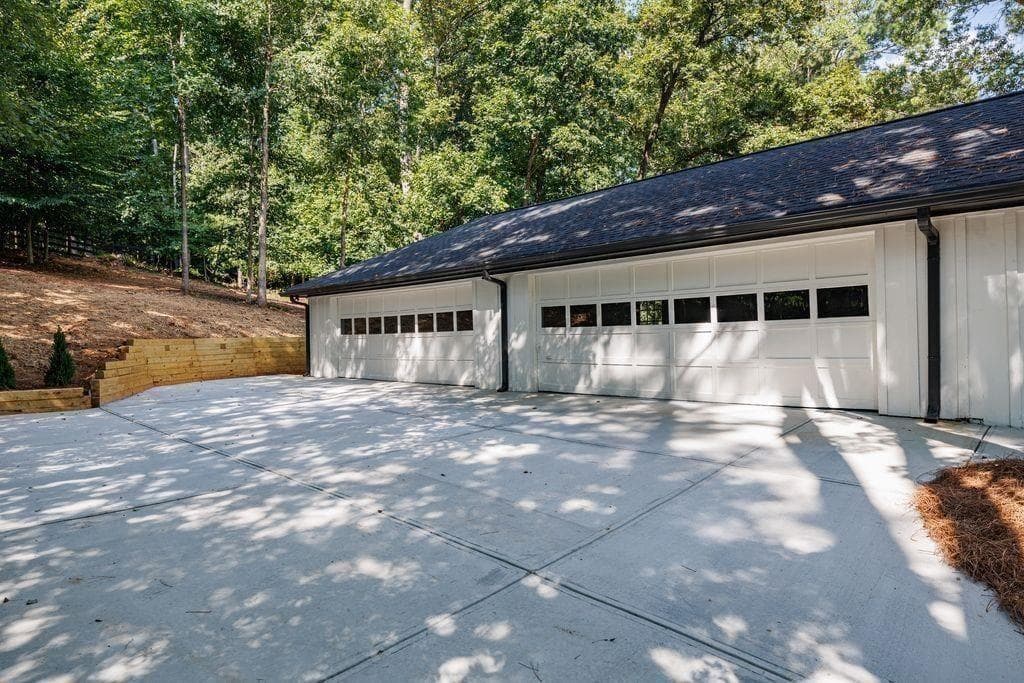 5 bedroom, 5 bathroom, 4,382 sq ft single family residence for sale at 820 Oakhaven Drive, Roswell, GA 30075 — photo 3